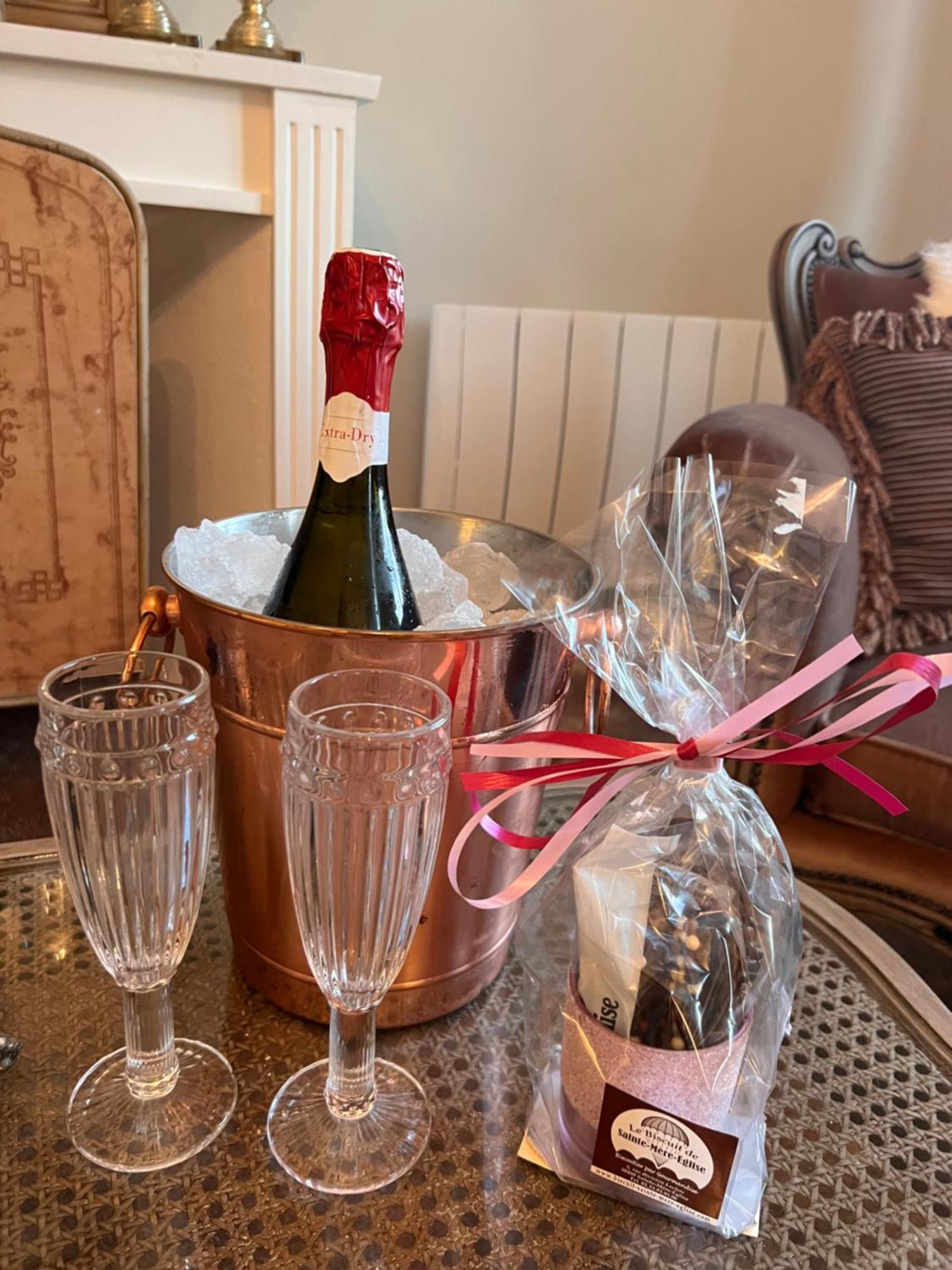 Le Bourg Bed and Breakfast Asnieres-en-Bessin Buitenkant foto